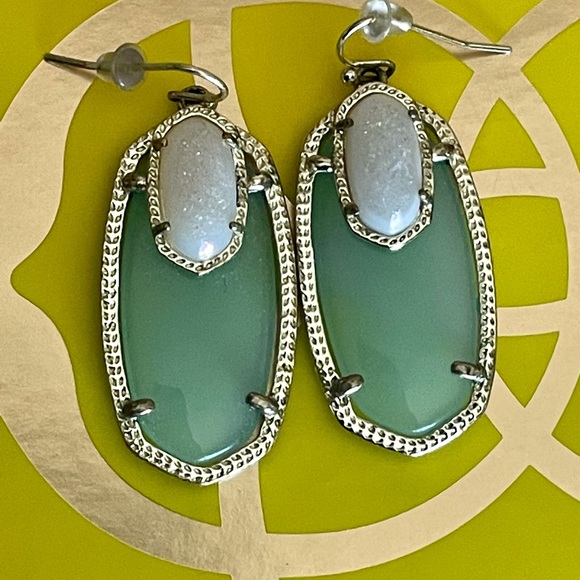 Kendra Scott Emmy - Picture 3 of 4